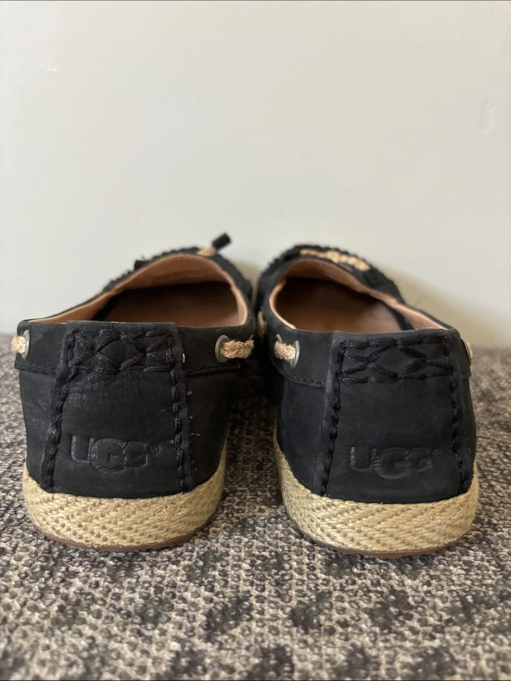 UGG Chivon Black Nubuck Leather Espadrille Moccasin Flats Size 6